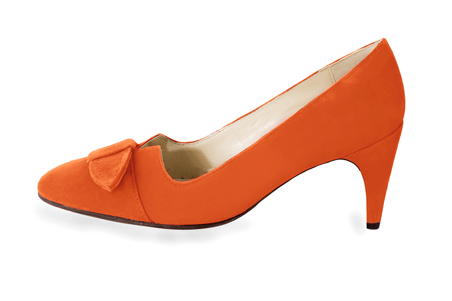 French elegance and refinement for these clementine orange dress pumps, with a knot on the front, 
                available in many subtle leather and colour combinations. Possibility to customize with your colors, materials and heels.
With its original cutout, this pretty fitted pump
will render you great services, combining comfort and distinction. 
                Matching clutches for parties, ceremonies and weddings.   
                You can customize these shoes to perfectly match your tastes or needs, and have a unique model.  
                Choice of leathers, colours, knots and heels. 
                Wide range of materials and shades carefully chosen.  
                Rich collection of flat, low, mid and high heels.  
                Small and large shoe sizes - Florence KOOIJMAN